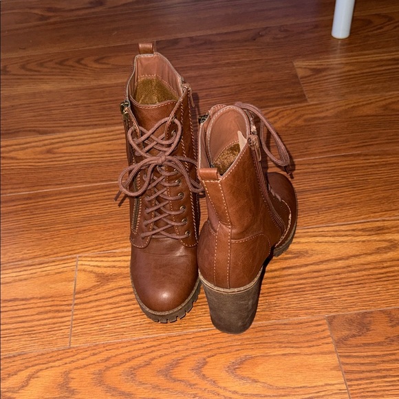 Rust Boots - Picture 3 of 4